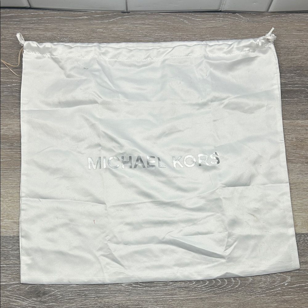 A09 | Michael Kors White dust jacket Storage Bag